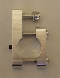 Support aluminium pour dynamo sur flanc de pneu.