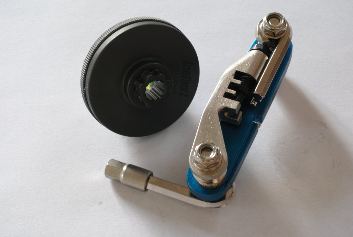 Outil pour boitier de pédalier Shimano Hollowtech II, équivalent TL-FC32 ou TL-FC33.