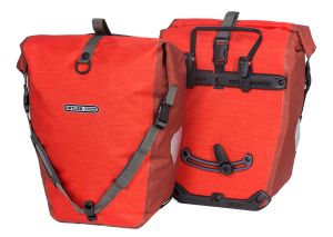 chili Sacoche de vélo Ortlieb Back Roller Plus de couleur rouge chili.