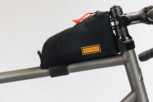 Sacoche de cadre Restrap Top Tube Bag (monte sur un vlo).