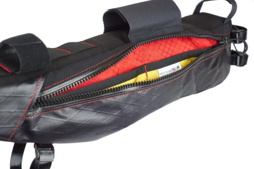 Sacoche de bikepacking Revelate Design Tangle Frame Bag.