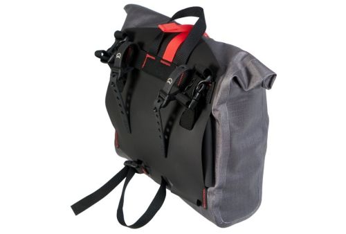 Poche Revelate Designs Egress Pocket.