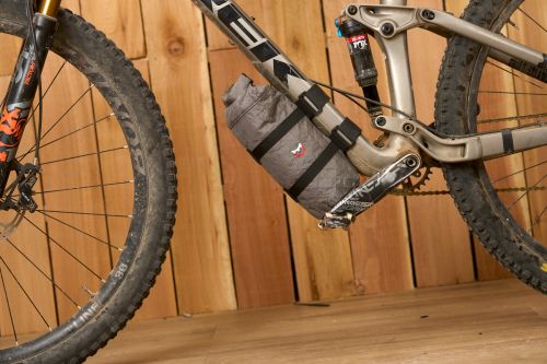 Sacoche de cadre Revelate Designs Ultra Joey Downtube Bag.