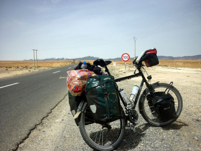 Vlo Cyclo-randonne avec sacoches Ortlieb.